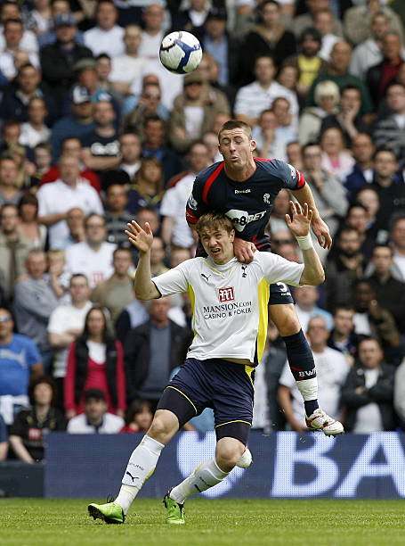 一名能在门 一名能在门